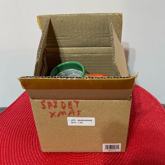 Disney Marvel Spider-Man Ceramic Seasonal Mug NWT - Picture 9 of 9